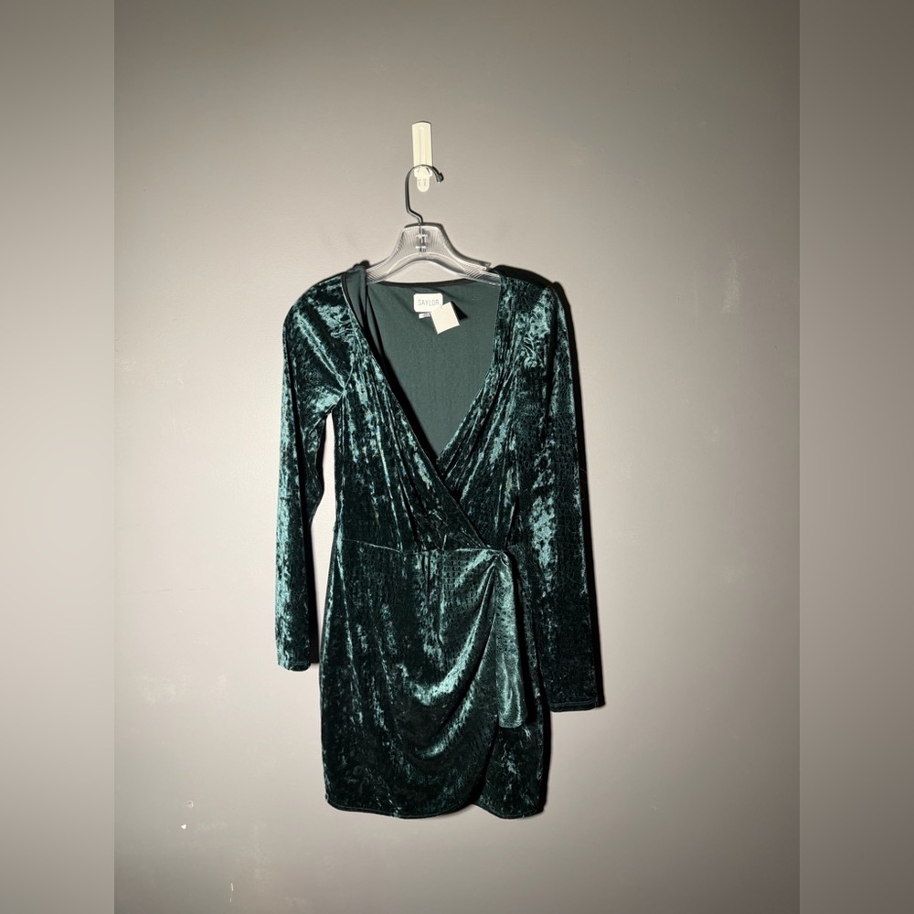 Saylor Velvet Drape Long Sleeve Mini Dress Size Medium - Picture 2 of 5